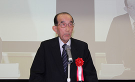 来賓挨拶をする愛知腎臓財団理事長　前田　憲志先生