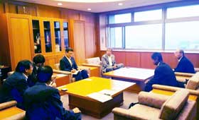 碧南市の市長との懇談会風景